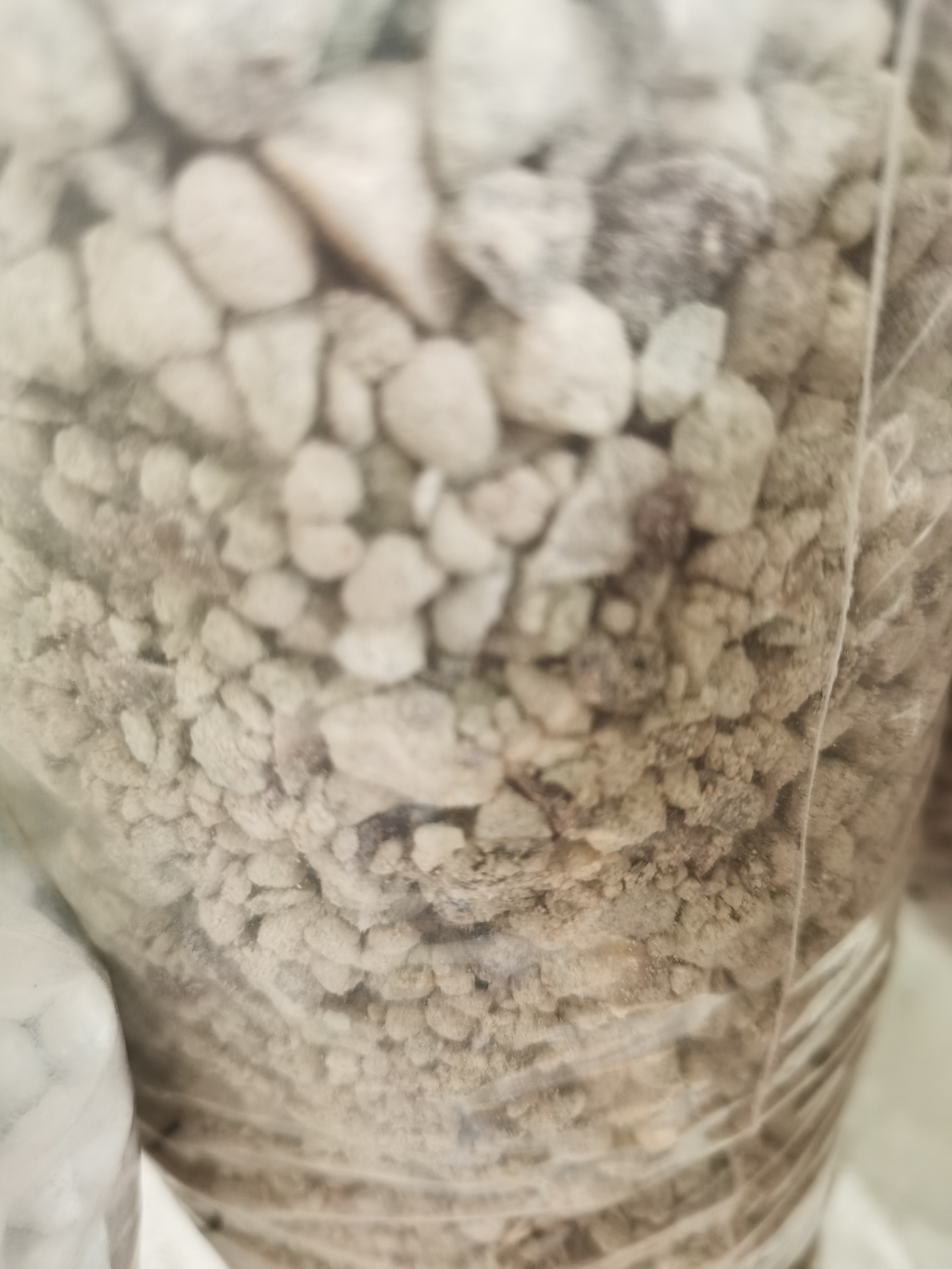 洞尾石粉